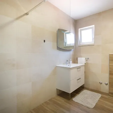 Guest house Marojica 2 3*